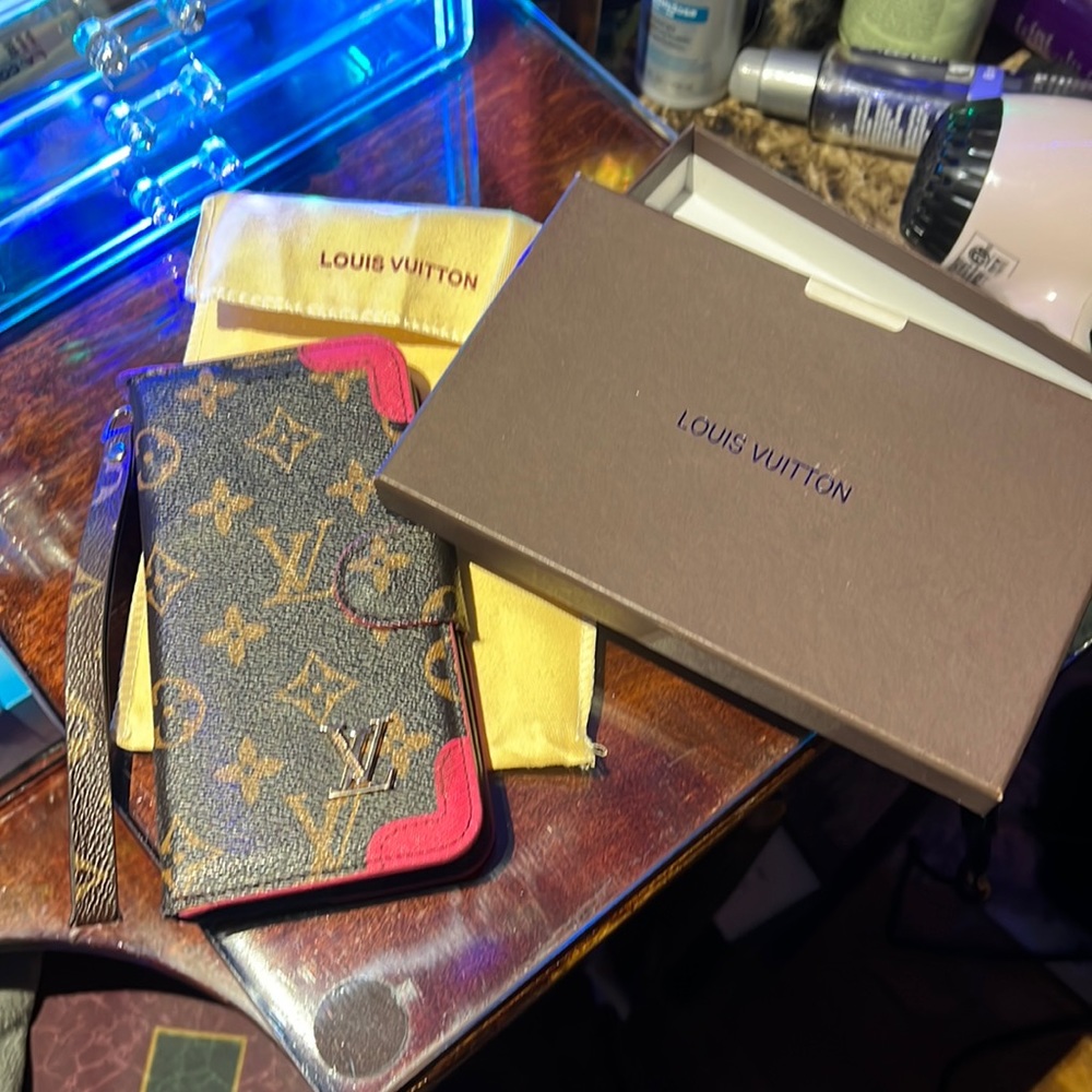 iPhone wallet case LV